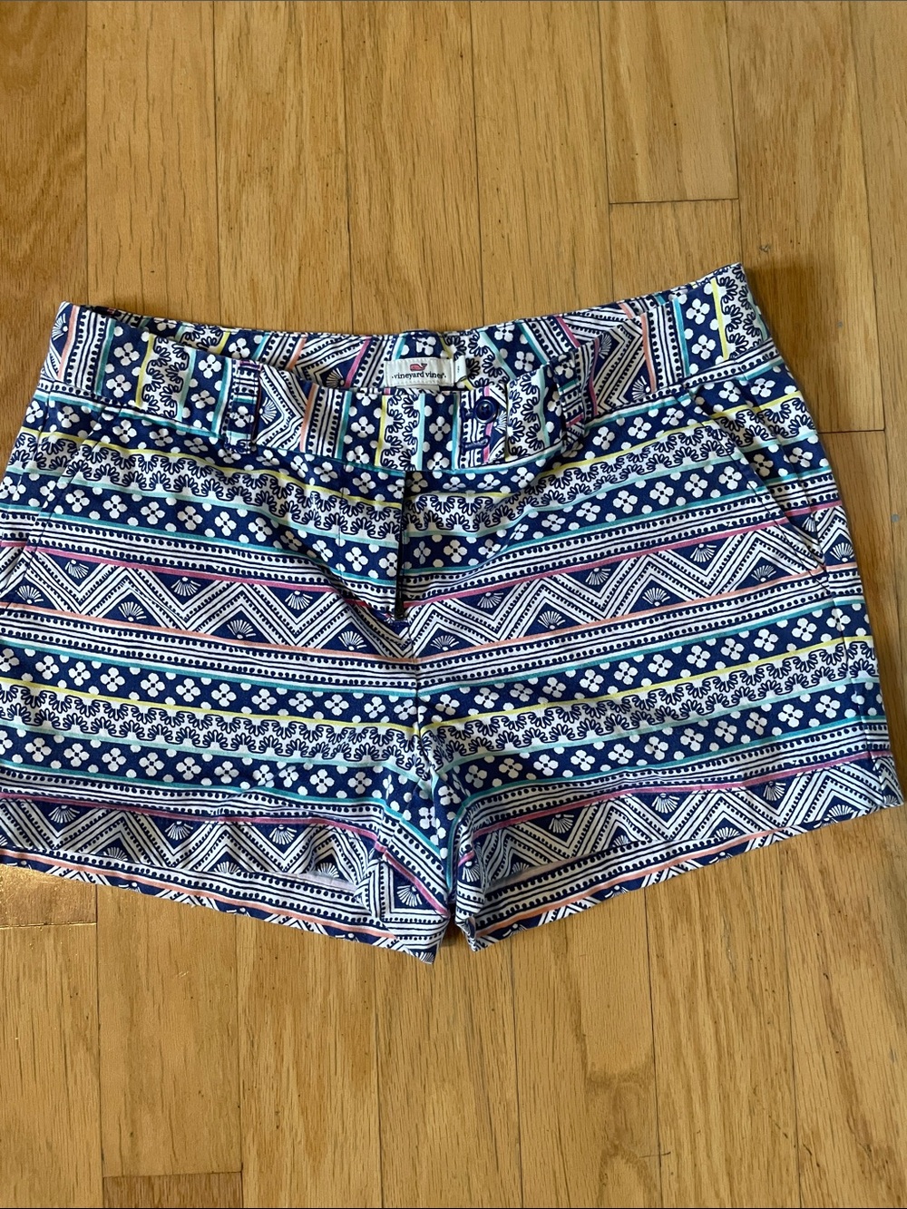 Vineyard vines Women's Shorts size 8